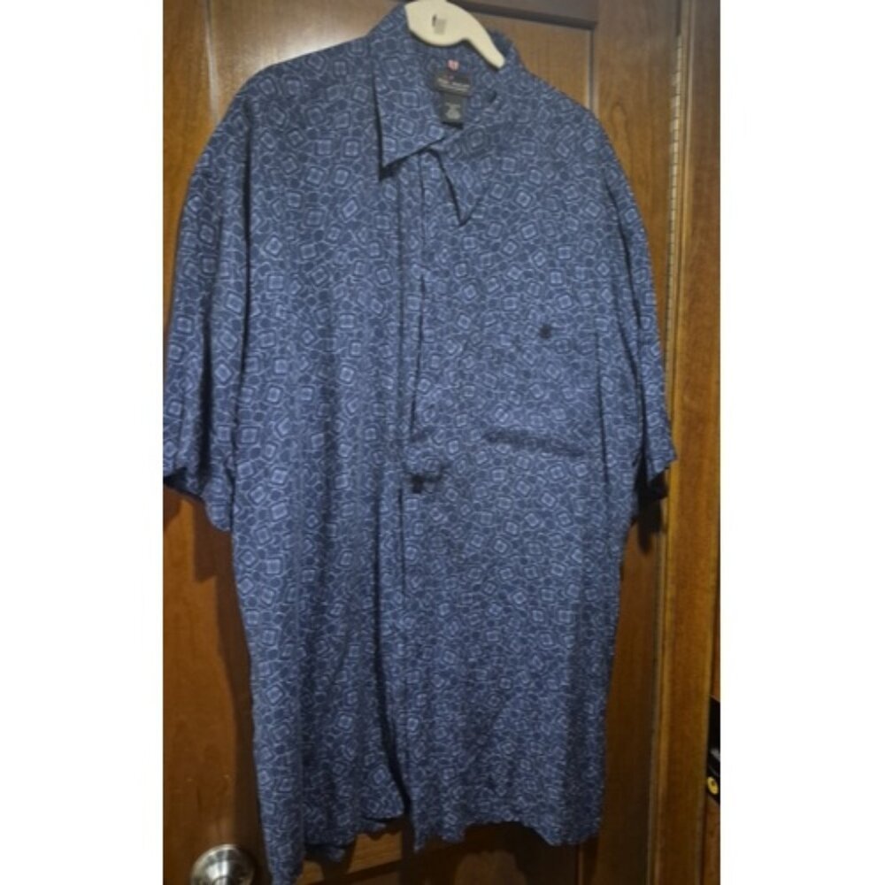 Red Macaw Men’s Size XLT Short Sleeve Button Down Blue Geometric